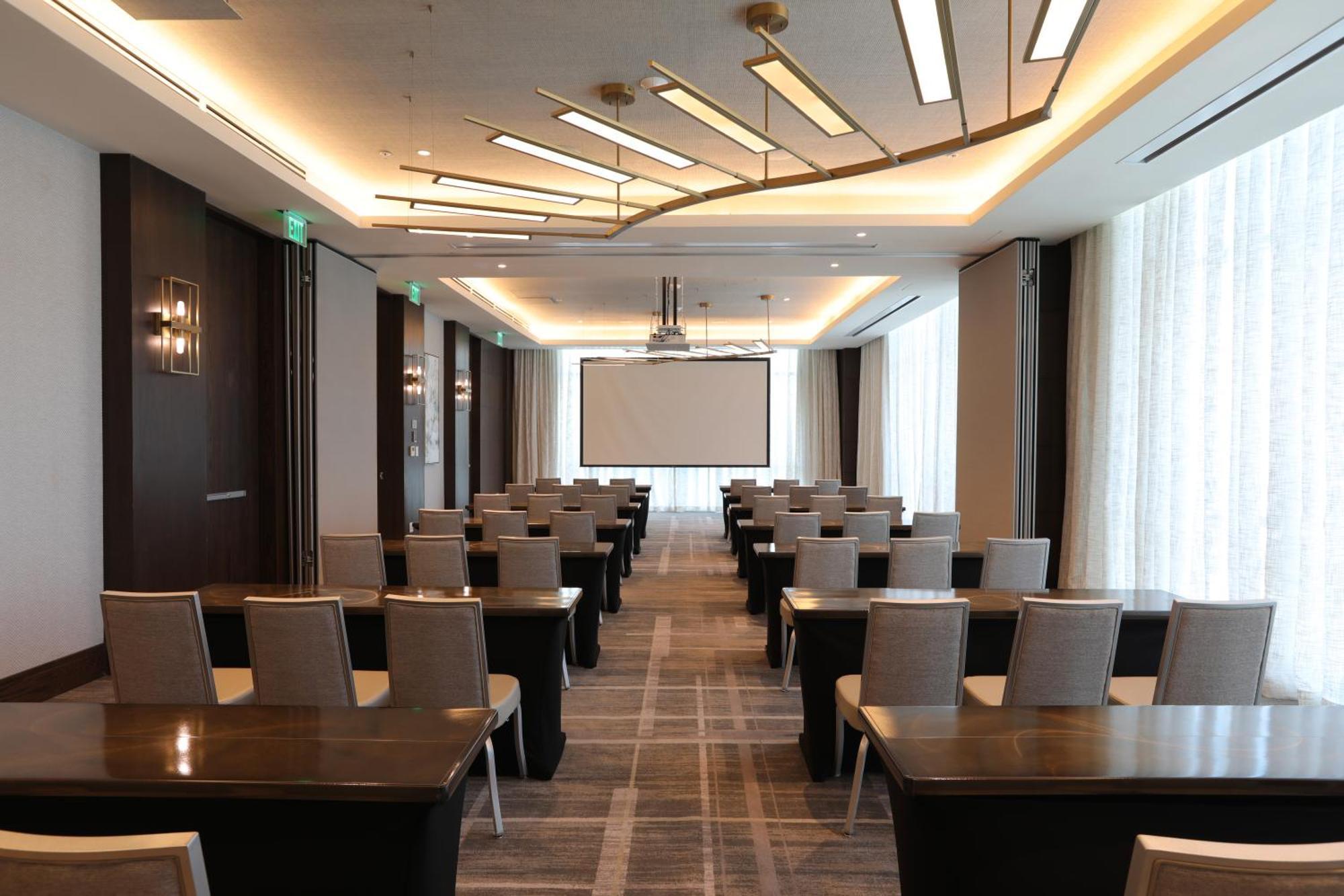 Отель Courtyard By Marriott Santo Domingo Piantini Экстерьер фото
