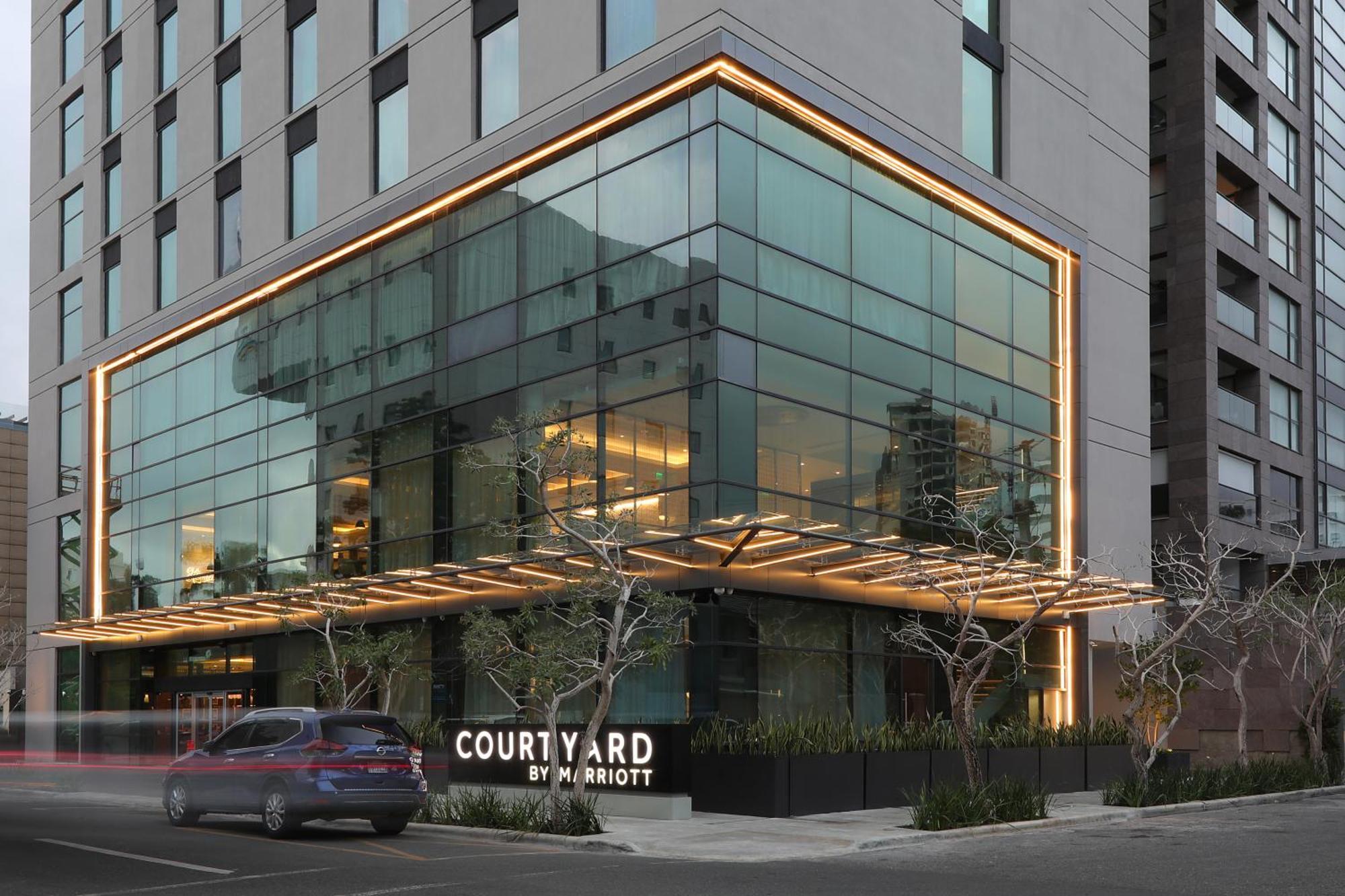 Отель Courtyard By Marriott Santo Domingo Piantini Экстерьер фото