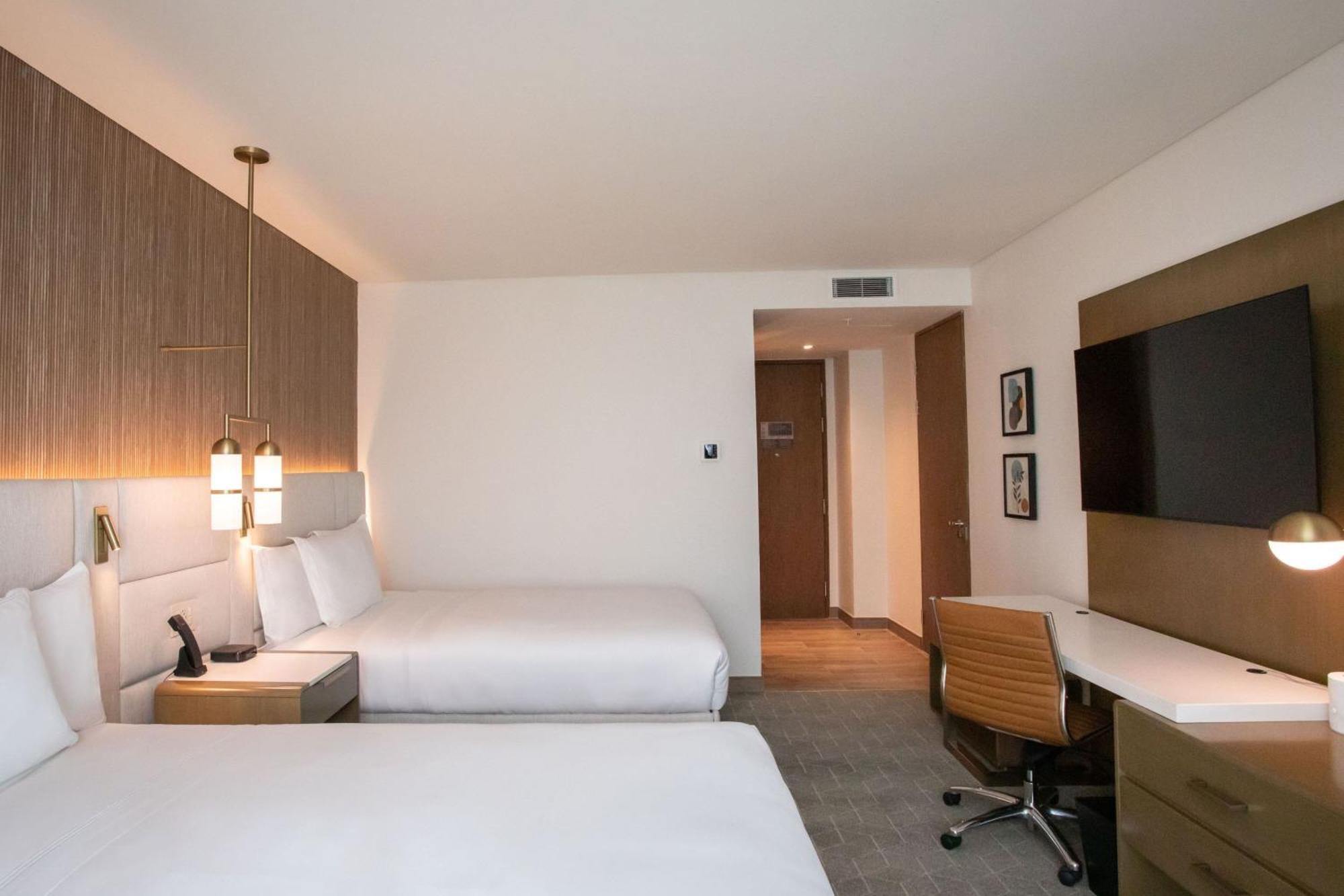 Отель Courtyard By Marriott Santo Domingo Piantini Экстерьер фото