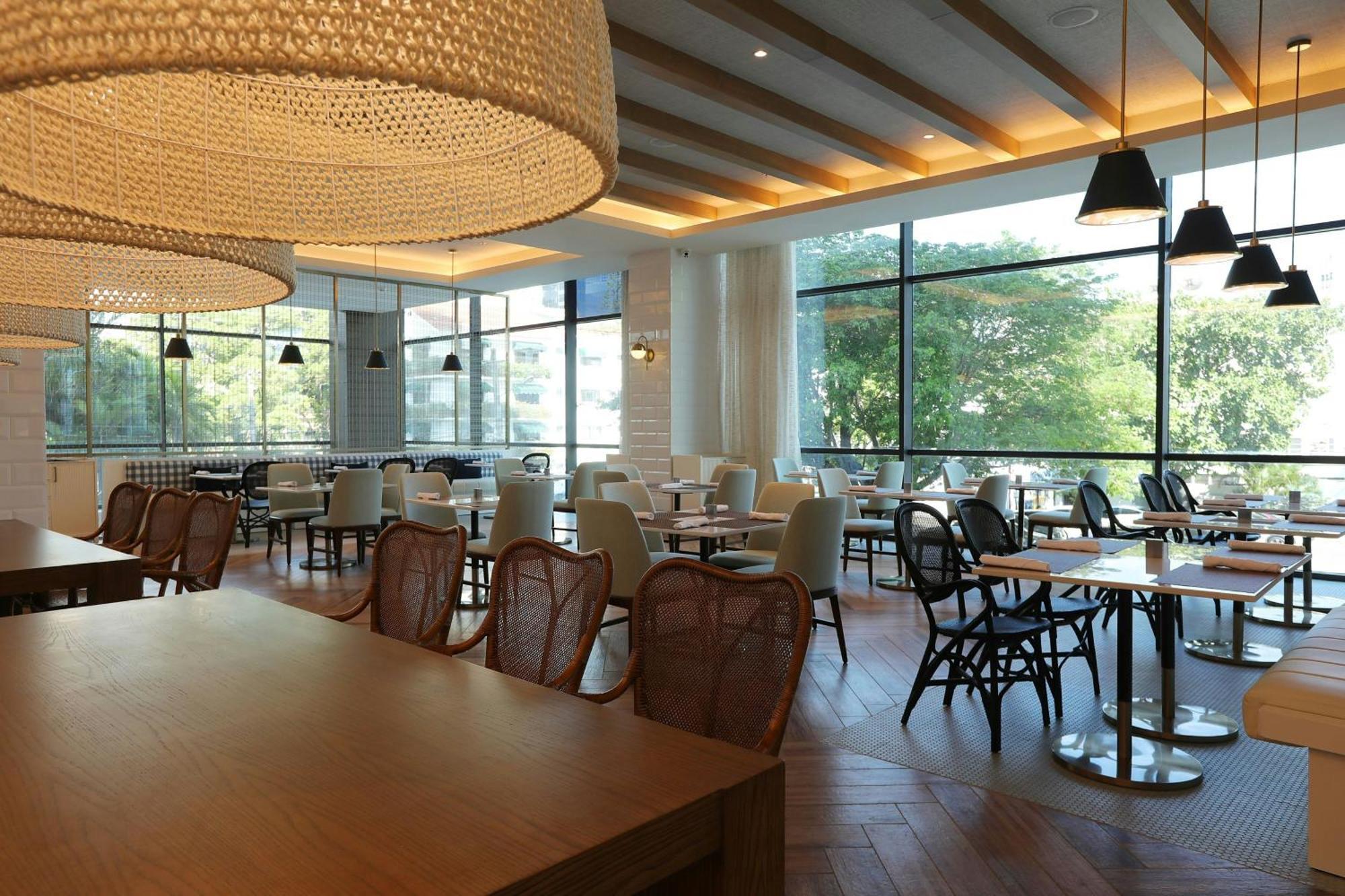 Отель Courtyard By Marriott Santo Domingo Piantini Экстерьер фото