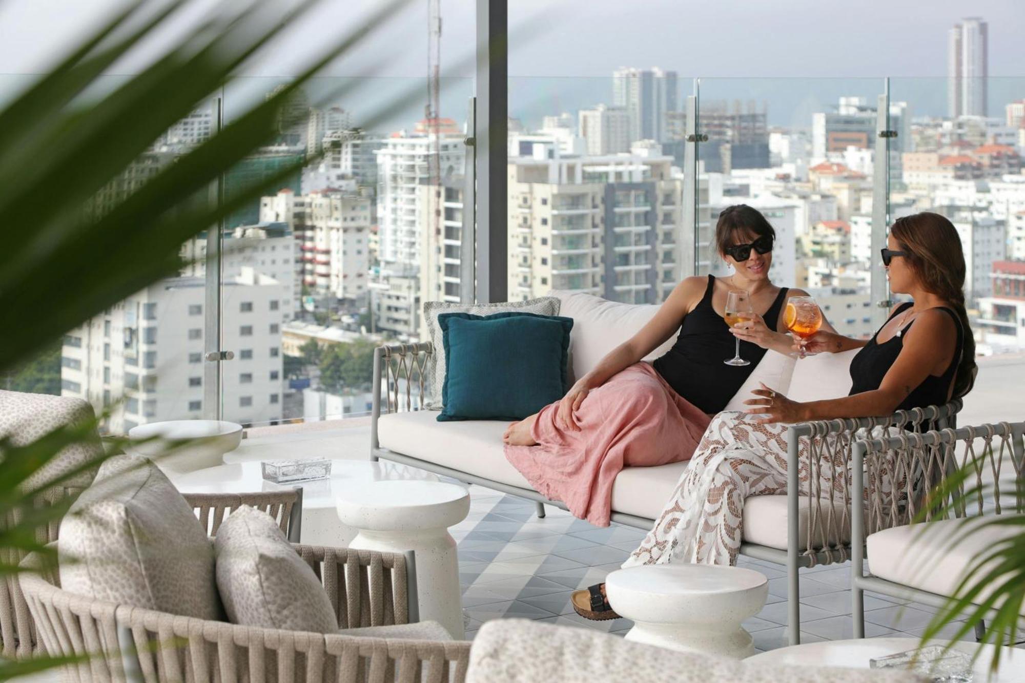 Отель Courtyard By Marriott Santo Domingo Piantini Экстерьер фото